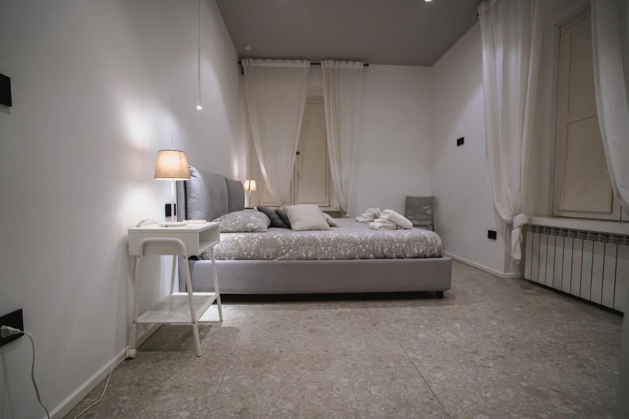 De Luca 6 Apartments Салерно Екстериор снимка