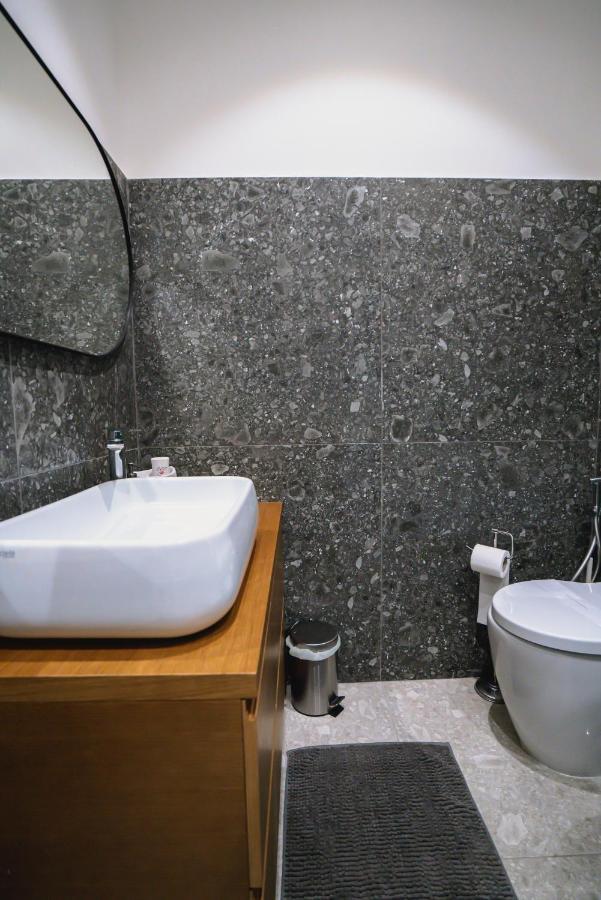 De Luca 6 Apartments Салерно Екстериор снимка
