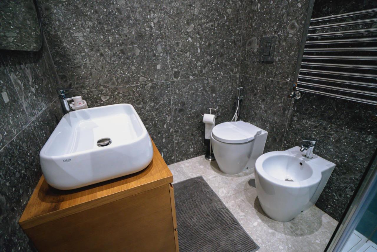 De Luca 6 Apartments Салерно Екстериор снимка