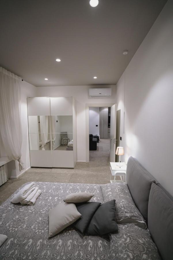 De Luca 6 Apartments Салерно Екстериор снимка