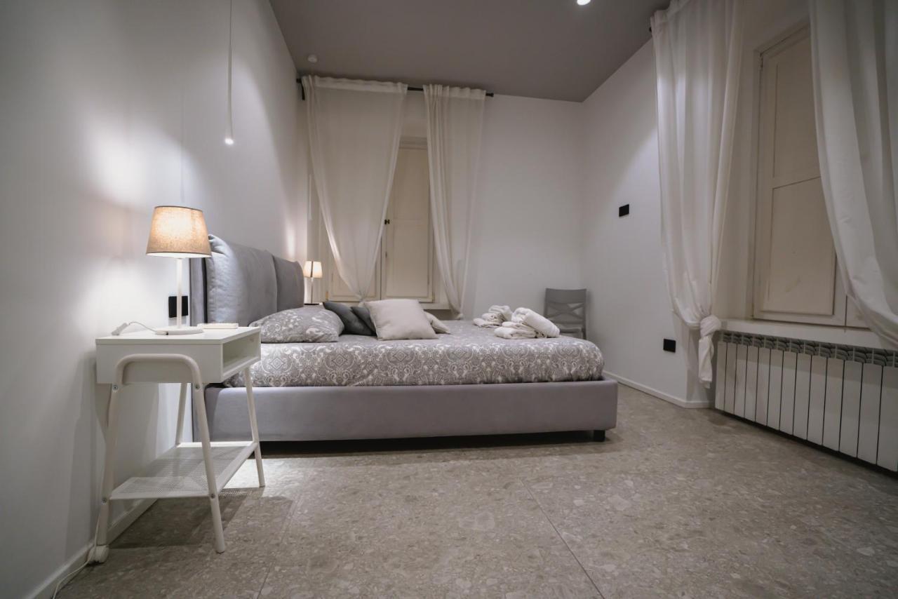 De Luca 6 Apartments Салерно Екстериор снимка