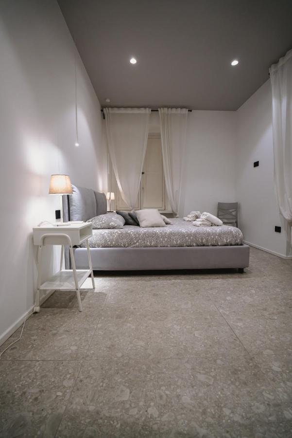 De Luca 6 Apartments Салерно Екстериор снимка