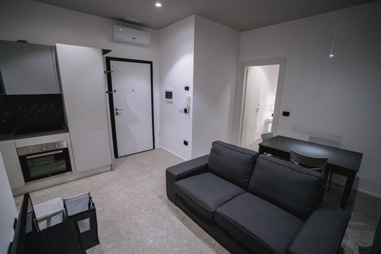 De Luca 6 Apartments Салерно Екстериор снимка