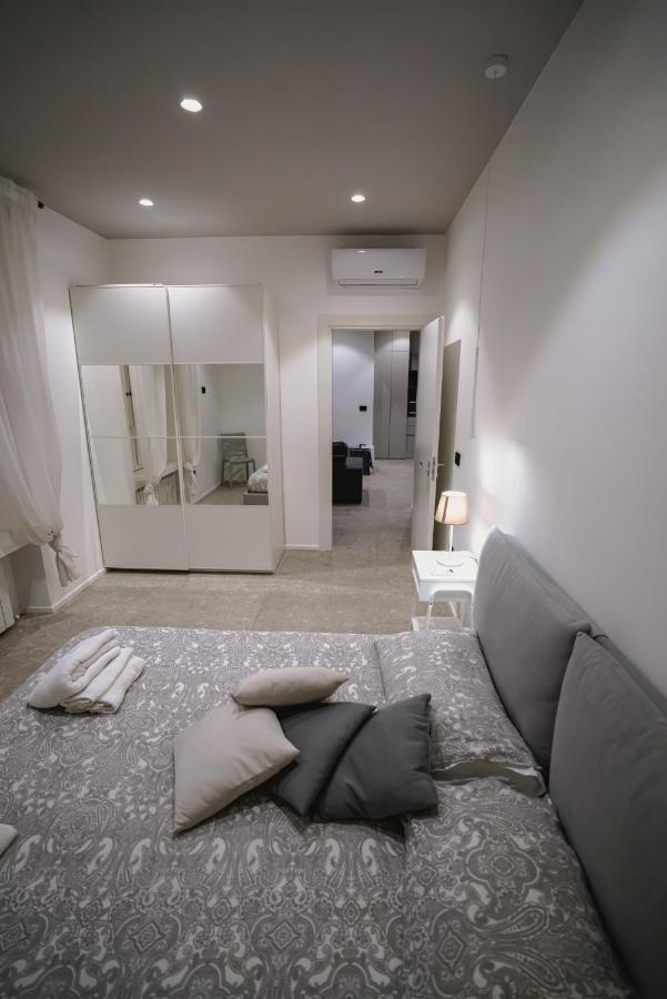 De Luca 6 Apartments Салерно Екстериор снимка