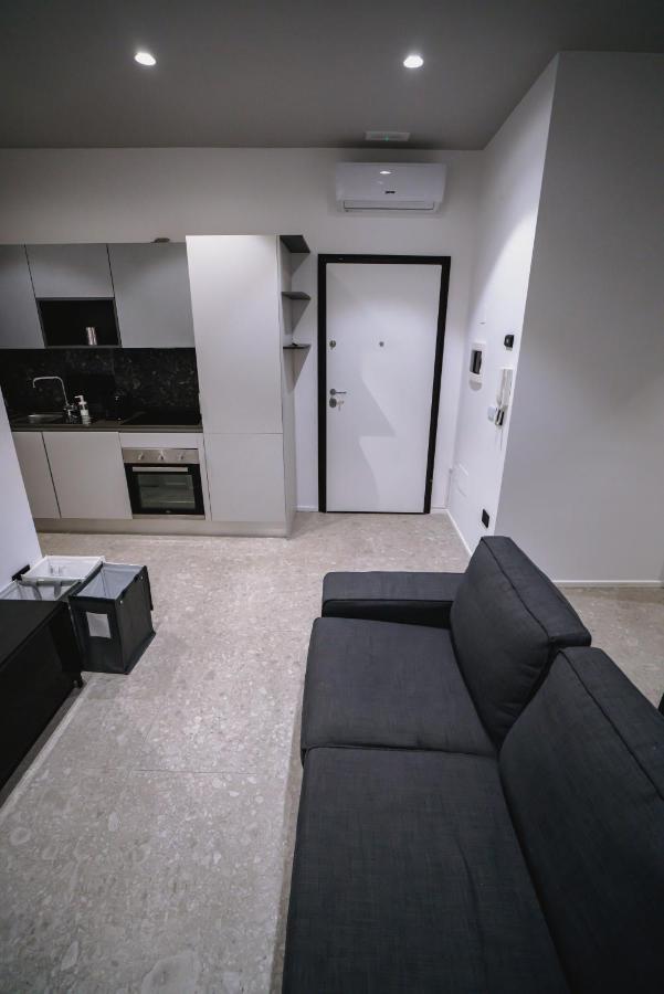 De Luca 6 Apartments Салерно Екстериор снимка
